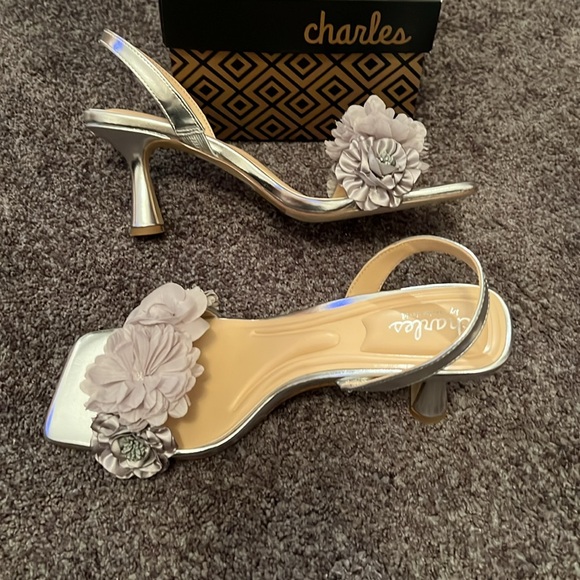Charles by Charles David
Size 81/2 - Picture 8 of 9